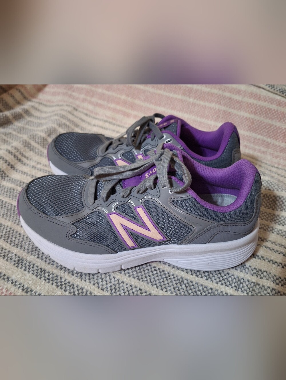 New Balance 460v3  Women's Gray & Purple Athletic Sneakers. Sz 7.5